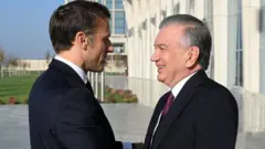 Макрон Ўзбекистонга келди.