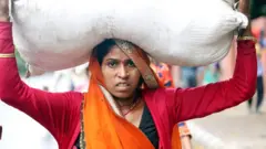 મહિલા