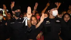 ประท้วง