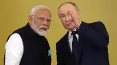 俄羅斯總統普京（右）和印度總理莫迪（左）。