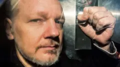 Джулиан Ассанж