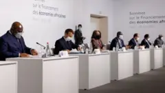 በፈረንሳይ አፍሪካ ስብበሳ ላይ የተገኙ ተሳታፊዎች