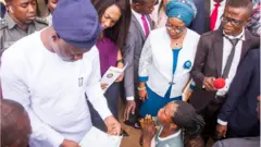 Gomina Makinde ati obinrin to n tọrọ owo