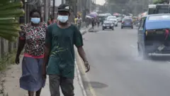 Pipo wear face mask dey waka for street