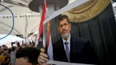 Muhammed Mursi için gıyabında cenaze namazı