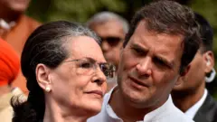राहुल गाँधी, सोनिया गाँधी