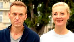 Alexei Navalny in Berlin with wife Yulia, 2 Oct 20