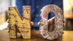 Letras no en la mano de una persona