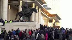 Главная площадь страны Сухэ-Батор