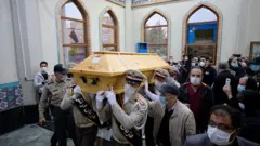 بدرقه از تهران تا توس؛ پیکر محمدرضا شجریان برای خاکسپاری به مشهد منتقل شد