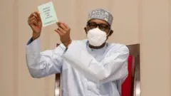 Mu bihe bya vuba aha bishize, Perezida Buhari yagaragaye gacye mu ruhame