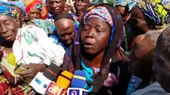 Awọn iya arugbo ti ṣe iwọde niwaju ile Saraki pe ki ijọba ma wo ile arugbo