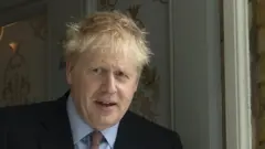 Boris Johnson ilk iki turu zirvede tamamlamayı başardı.