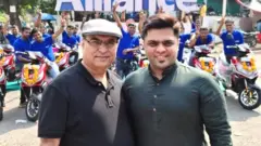 ઍલાયન્સ કંપનીના માલિક સુભાષ દાવર કંપનીના કર્મચારીઓ સાથે