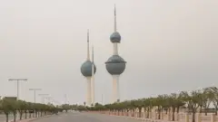 وفاة طفل من البدون دهساً خلال بيعه الورود
