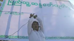 ကြံ့ခိုင်ရေးပါတီထောက်ခံသူတွေ ရွေးကောက်ပွဲ ကော်မရှင်ကို အင်းစိန်မြို့နယ် ကြို့ကုန်းမှာ နို၀င်ဘာ ၂၀ ရက်မှာ ဆန္ဒပြ