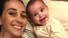 आफ्नो सन्तानसँग एन्जेलिका