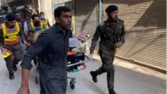 पेशावरच्या शिया मशिदीत स्फोट झाला आहे.