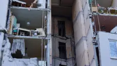 Prédio atingido por míssil em Kharkiv, na Ucrânia