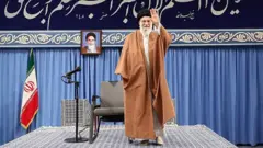 رهبر ایران: آنهایی که خواهان مذاکره با آمریکا هستند صددرصد اشتباه می‌کنند