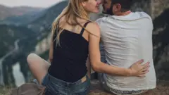 لماذا لا نرى عيوب من نحبهم؟