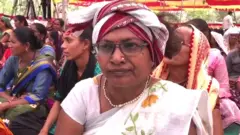 મહિલા