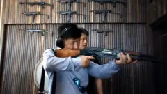Trong quá trình điều tra suốt ba năm, nhóm đã ghi hình cảnh các quan chức Bắc Hàn bàn cách qua mặt lệnh cấm của LHQ để bán vũ khí ra ngoài.