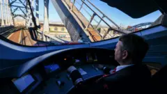 Вид из кабины машиниста высокоскоростного поезда "Сапсан" на Октябрьской железной дороге