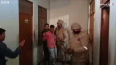छात्र और पुलिस