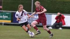 Матч первого дивизиона Женской национальной лиги Англии между «Нортгемптон Таун» и «Линкольн Сити».