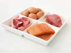 Viande, oeufs et poisson.