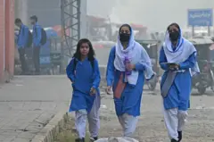 ਲਾਹੌਰ ਨੂੰ ਪਿਛਲੇ ਕੁਝ ਦਿਨਾਂ ਤੋਂ ਦੁਨੀਆ ਦੇ ਸਭ ਤੋਂ ਵੱਧ ਪ੍ਰਦੂਸ਼ਿਤ ਸ਼ਹਿਰਾਂ ਵਿੱਚ ਸ਼ਾਮਲ ਕੀਤਾ ਗਿਆ ਹੈ