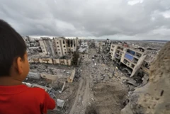 يرى بعضهم أن اهتمام ترامب بغزة ليس اهتماما اقتصاديا بالضرورة، إذ أن الواجهة البحرية لغزة لا تتعدى 41 كيلومترا، بينما توجد في المنطقة دول تمتلك سواحل يتجاوز طولها 2000 كيلومترز