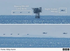 Duas imagens mostram helicópteros voando baixo sobre o mar. A imagem superior identificou os helicópteros menores como Boeing MH-6Ms, enquanto o helicóptero maior é identificado como um MH-60.