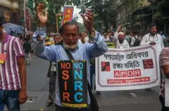 এসআইআর নিয়ে পশ্চিমবঙ্গ সহ অনেক রাজ্যের মানুষের মধ্যে তৈরি হয়েছে আতঙ্ক