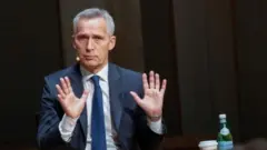 Umunyamabanga mukugu wa OTAN/NATO Jens Stoltenberg avuga ko Uburusiya butiteguriye kurekura Ukraine