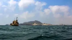 ጃልባ ኣብ ባሕሪ