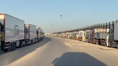  لماذا لاتزال الممرات الإنسانية لغزة لا تفي بمتطلبات الحياة لسكان القطاع؟