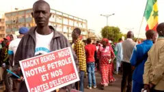 Une pancarte brandie lors d'une manifestation à Dakar (archives)