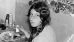 Margo Perin desayunando año 1966 o 1967