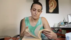 المرأة التي تقف وراء أحد المواقع المستقلة القليلة في مصر