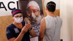 Nurses prepare to vaccinate people