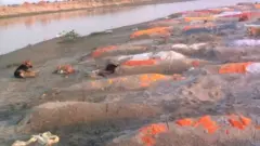 ઉન્નાવમાં નદીકિનારે મૃતદેહો