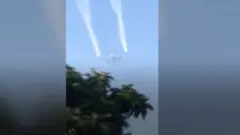 উড়ে যাওয়া বিমান।