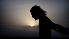 ঝাঁকড়া চুল