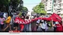 ဆန္ဒပြသူတွေကို ကားနဲ့ တိုက် ဖြိုခွဲတာ ၁၉ ကြိမ်ရှိလာ