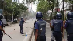নারায়ণগঞ্জে সংঘর্ষের দৃশ্য।