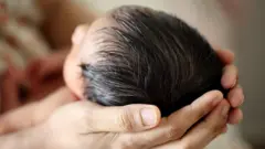 الطفلة الرضيعة