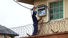 Osisẹ amunawa to wa lori opo