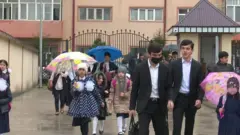 بازگشایی مدارس تاجیکستان؛ دولت می‌گوید نگران کرونا نیست